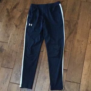 Mens Under Armour track pant in Medium